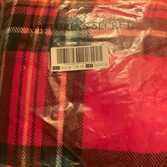 Victoria Secret Throw - Picture 1 of 1